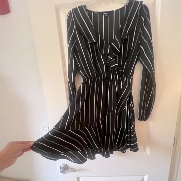 Express Black and White Long Sleeve wrap Dress midi XS - Picture 1 of 6